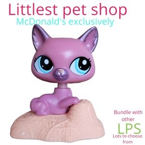 Hasbro Littlest Pet Shop MCDONALD'S pink & purple cat blue eyes collectible toy